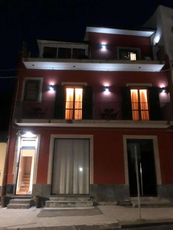 Bed & Breakfast Dietro Le Mura Aci Castello Exterior foto