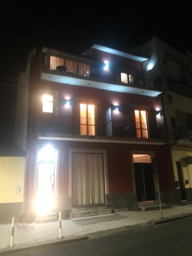 Bed & Breakfast Dietro Le Mura Aci Castello Exterior foto