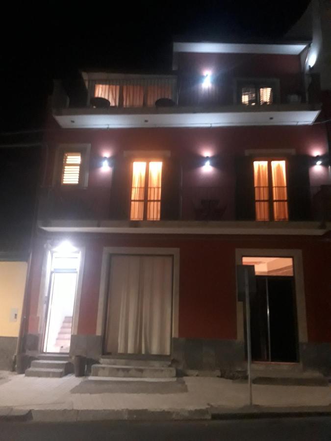 Bed & Breakfast Dietro Le Mura Aci Castello Exterior foto