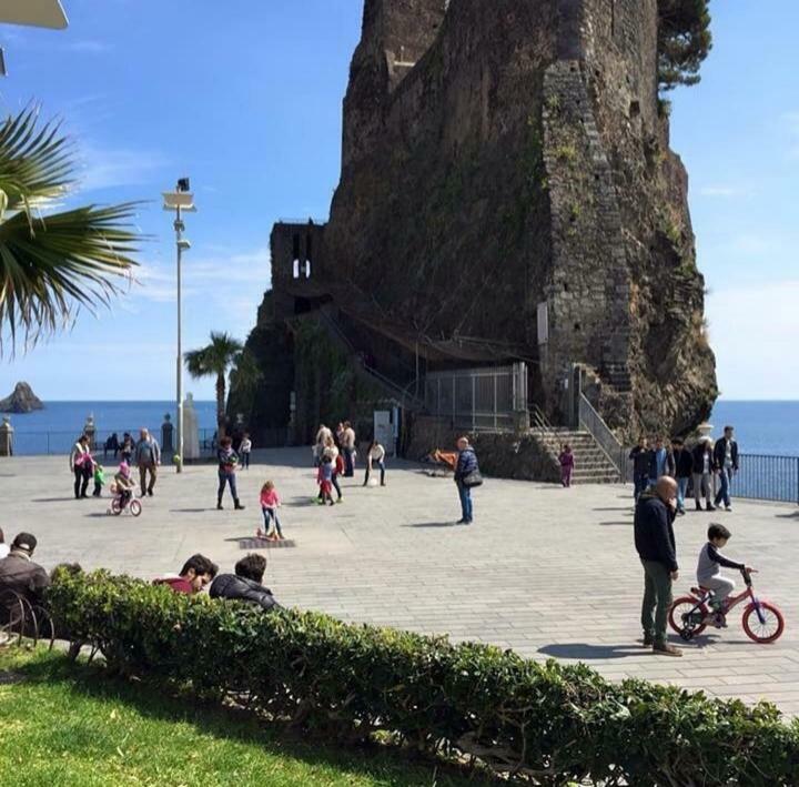Bed & Breakfast Dietro Le Mura Aci Castello Exterior foto