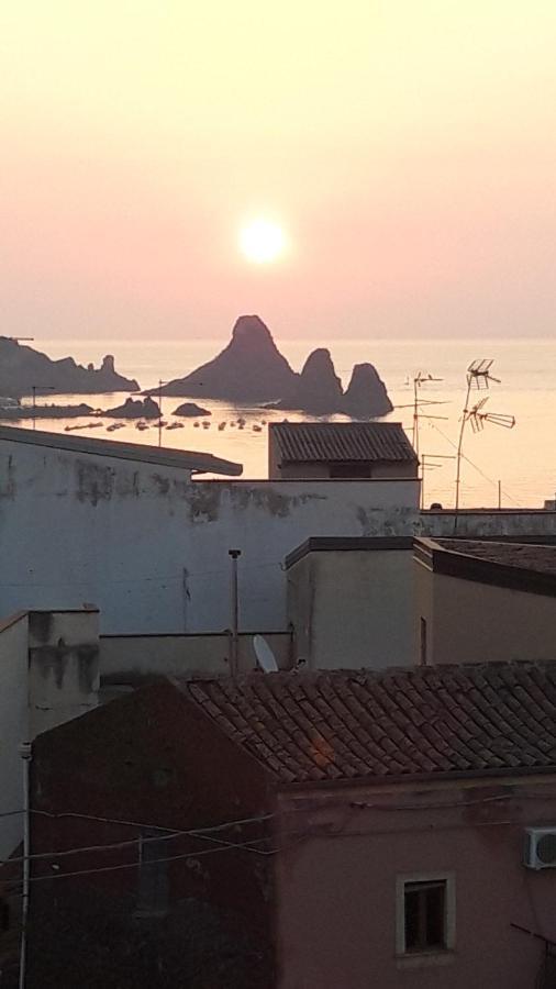 Bed & Breakfast Dietro Le Mura Aci Castello Exterior foto